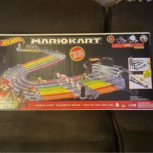 BRAND NEW HOTWHEEL Mario Kart rainbow race tack